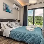 La Torre, brand New (2021) Modern Apt in Alikanas